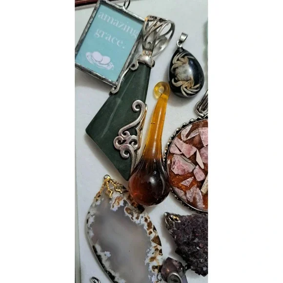 Huge Lot of 17 Vintage Pendants Glass Mixed Gemstones - Picture 2 of 11